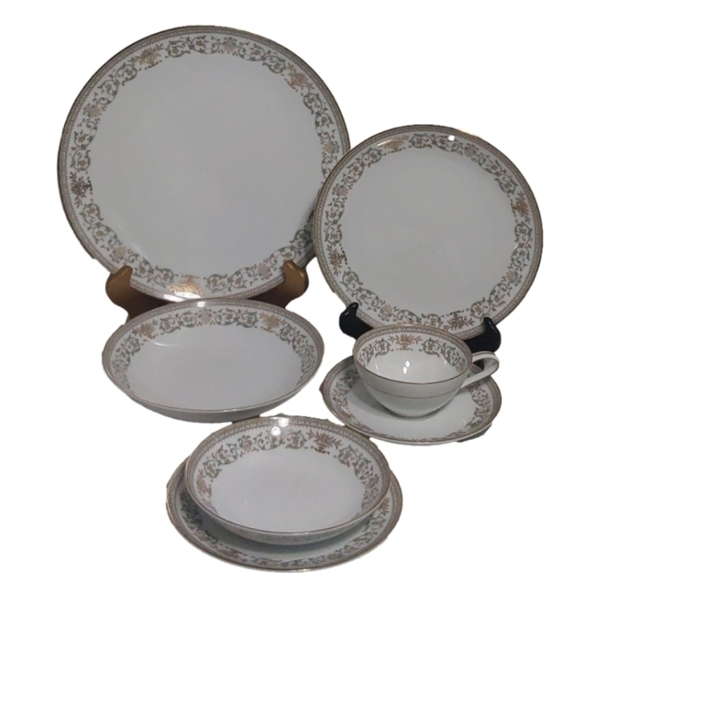 Noritake GRACELYN  7‎ PIECE PLACE SETTING FOR 1